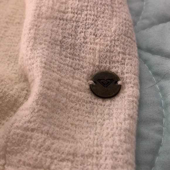 2/$30 Roxy top - Picture 3 of 4